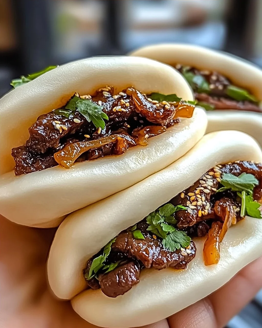 Flauschige Bao-Brötchen mit herzhaftem Rindfleisch