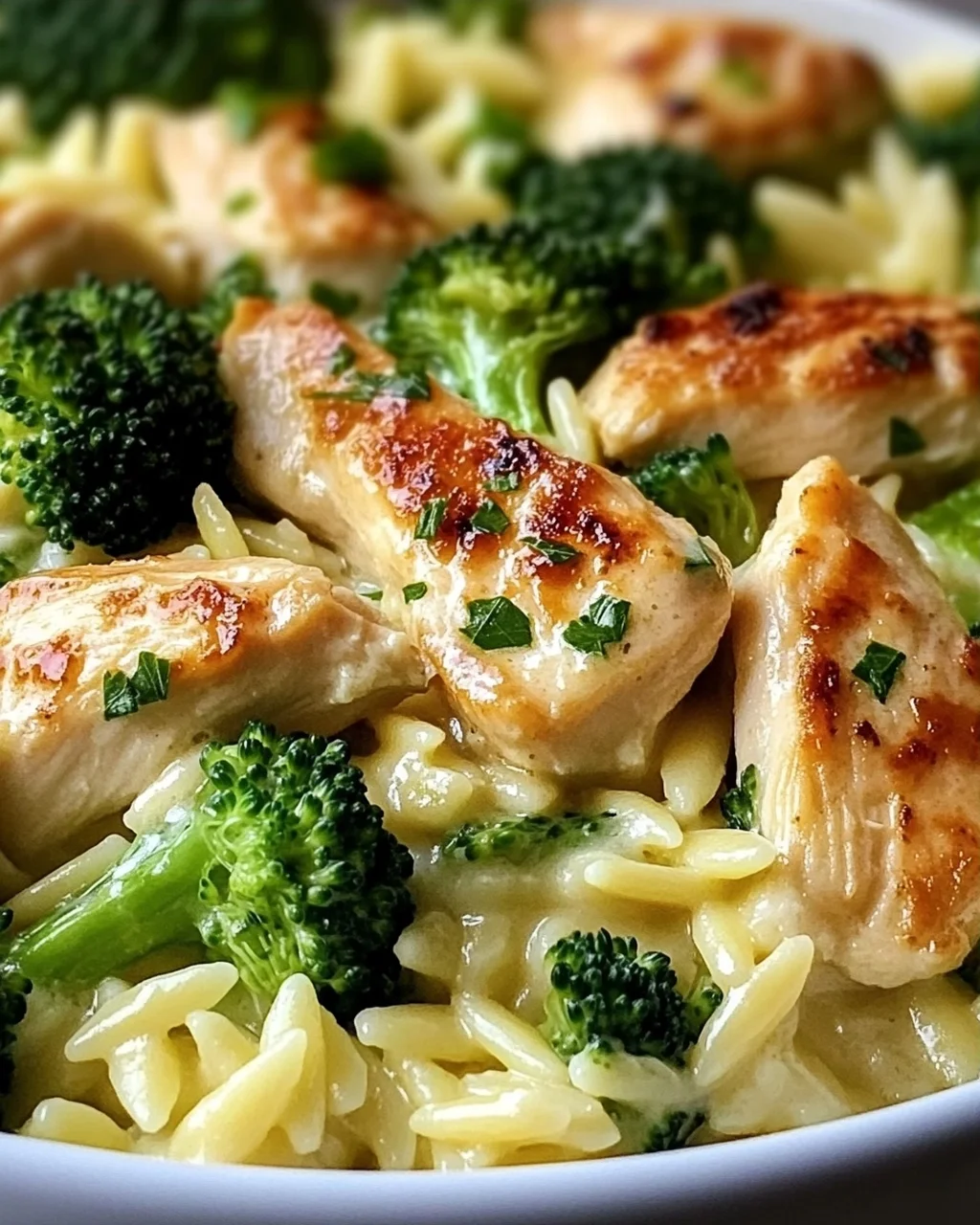 Rezept: Cremiges Hähnchen-Brokkoli-Orzo – unwiderstehlich gut!